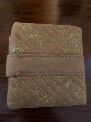 💯Authentic Preloved Oakley  Compact Wallet