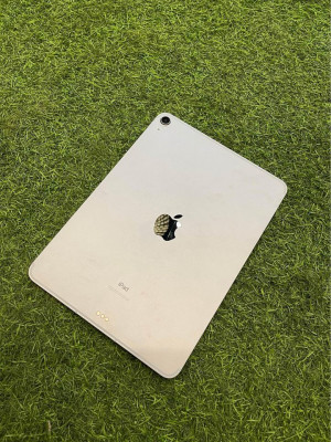 iPad Air 4 generation 64 wi-fi good as new no issue