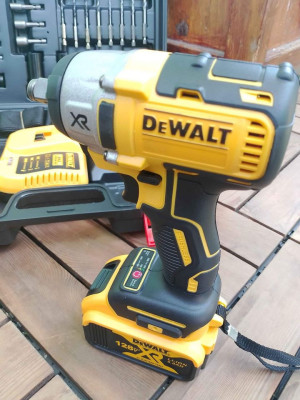 Dewalt 128 volts cordless Impact wrench with driver drill function complete set