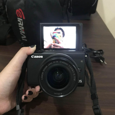 Canon EOS M100