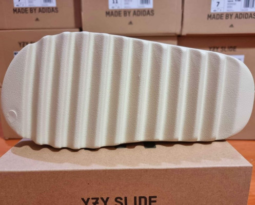 Bone V2 - Yeezy UA LW Version Slide Onhand