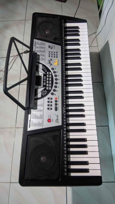 Davis D-118 Keyboard Piano