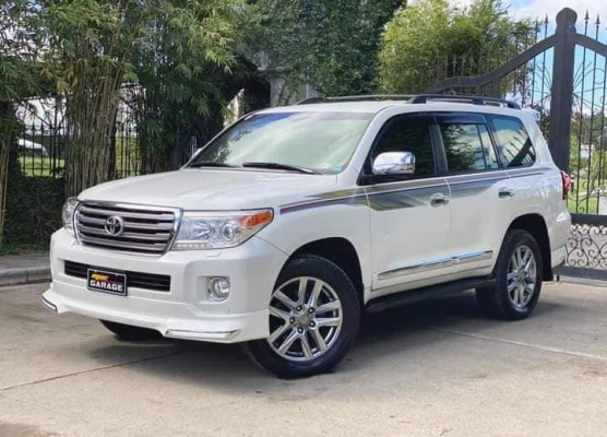 Toyota Land Cruiser 4X4 LC200 MATIC 2012 V8 DIESEL