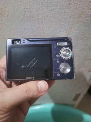 Cyber shot Sony Digicam with battery kasama