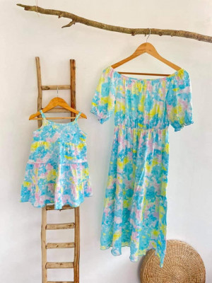 MOTHER AND DAUGHTER TWINNY