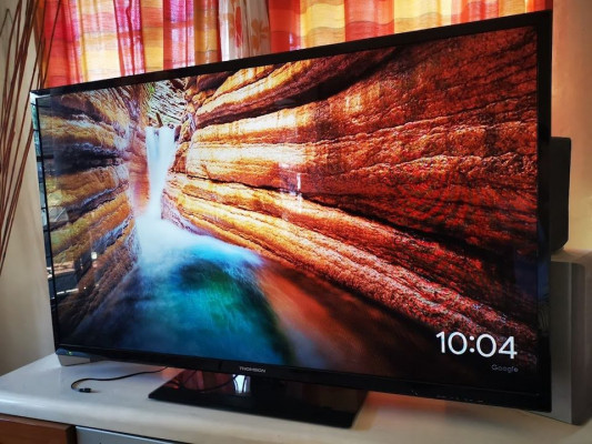 55inches Thompson TV Basic TV with Chromecast