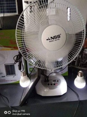 Solar desk fan with 2 bulbs