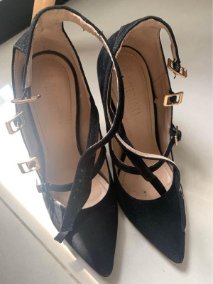 Used Parisian 4inch Heels with free tote bag