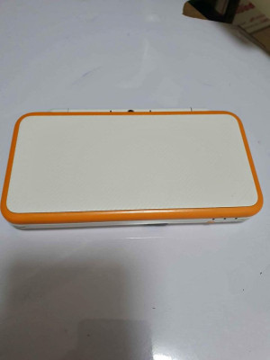 Selling White Orange New Nintendo 2DS XL