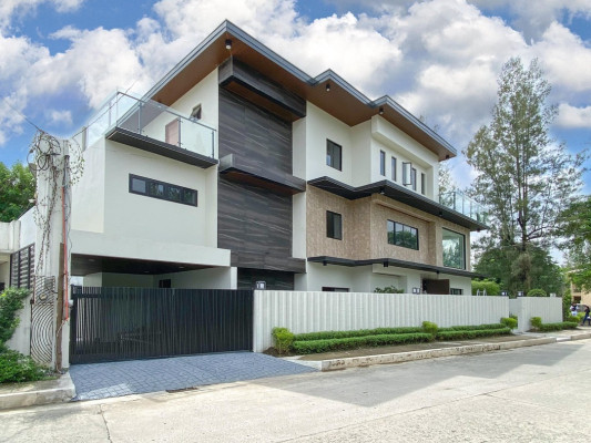 Exemplary Serene house and lot for Sale in an Exclusive Subdivision