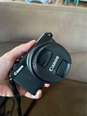 Canon EOSM100