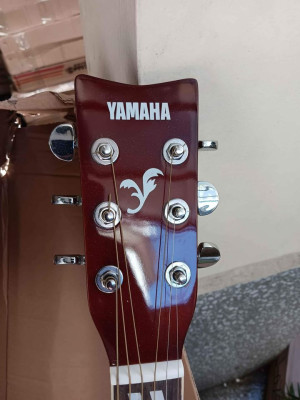 Yamaha acoustic guitar with 5eq