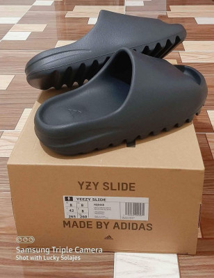 Adidas YEEZY Onyx 💯 original pair Balikbayan box / UAE