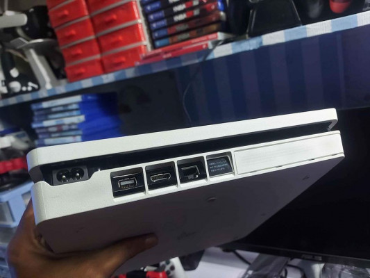 PS4 slim Glacier white limited edition