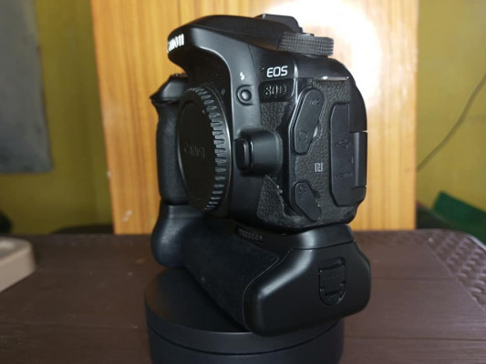 Canon 80d with battery grip