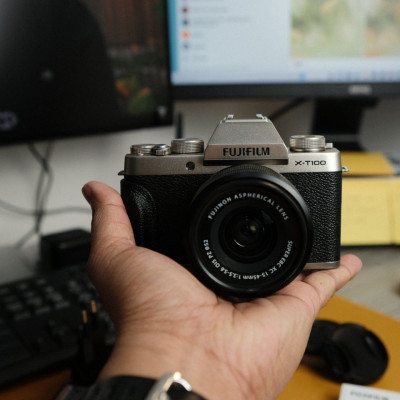 Fujifilm XT100 good as new mint condition
