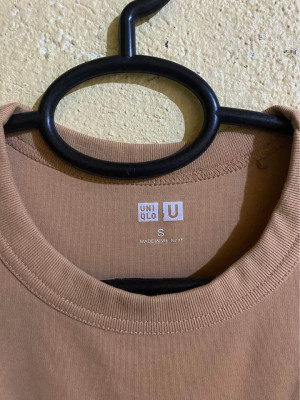 Uniqlo crew neck shirt