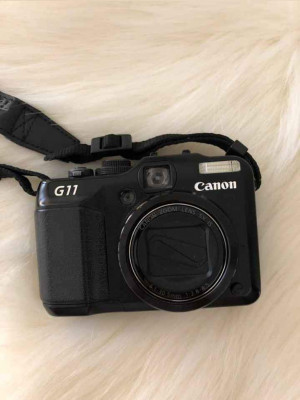 Canon G11 Full Tilt Screen Vlogging Camera