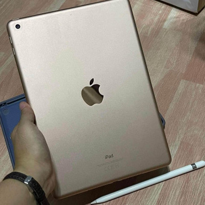 IPAD 6th gen 32gb (wifi) with Apple Pencil 1