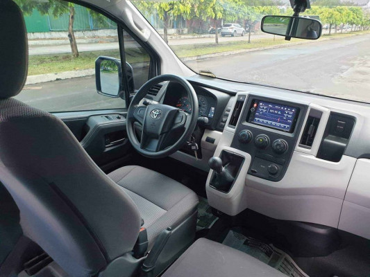 2019 Toyota commuter deluxe