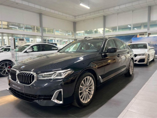 2023 BMW 520i Luxury