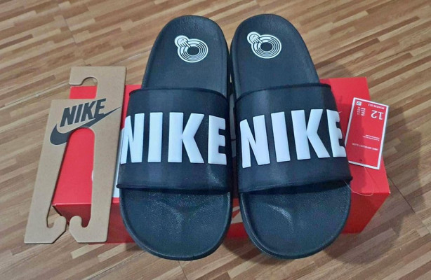 Nike Offcourt slides size 12