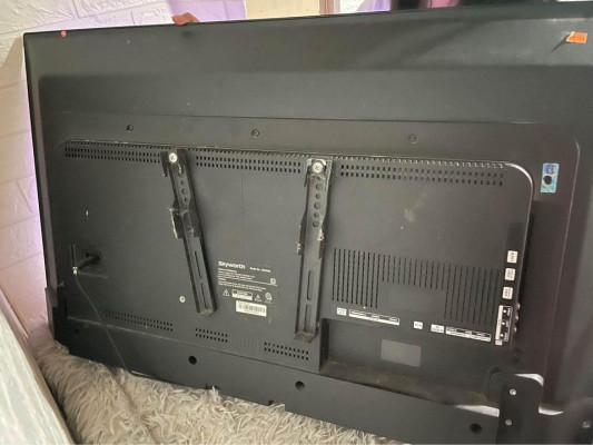 SKYWORTH SMART TV 40 inch