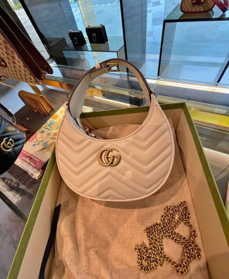 Gucci Marmont half-moon-shaped mini bag brand new