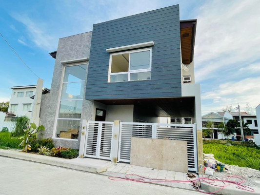 House For Sale in Greenwoods Exec Village