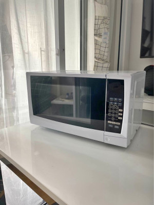 MOVING OUT SALE: Digital Microwave