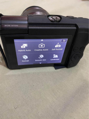 Canon EOS M100