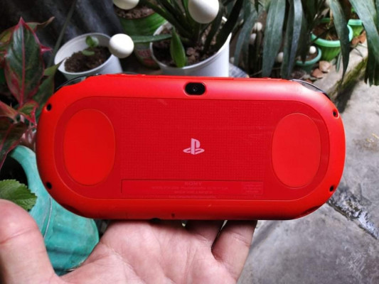 SONY PSVITA SLIM, Complete with box, 16GB JEYLBREYK, 5in1, No issues or hidden d