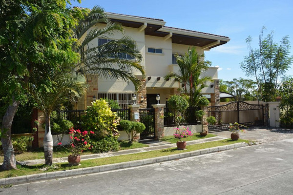 Brentville Residence for Sale