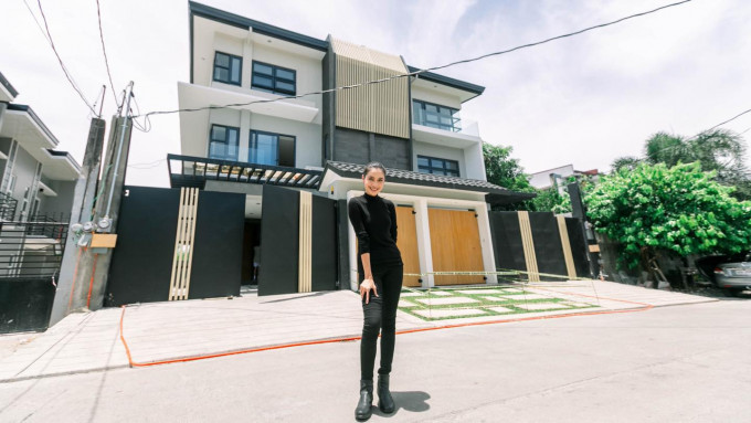 ⁣⁣Impressive Muji Inspired Duplex near BGC