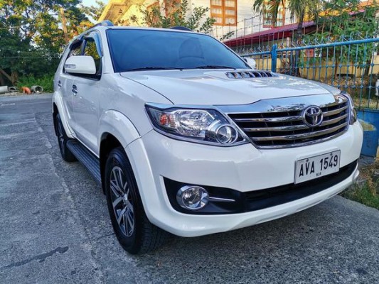 Toyota Fortuner 2.5G automatic 2015 model VNT