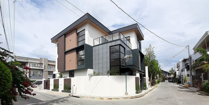 Greenwoods Pasig Corner House For sale