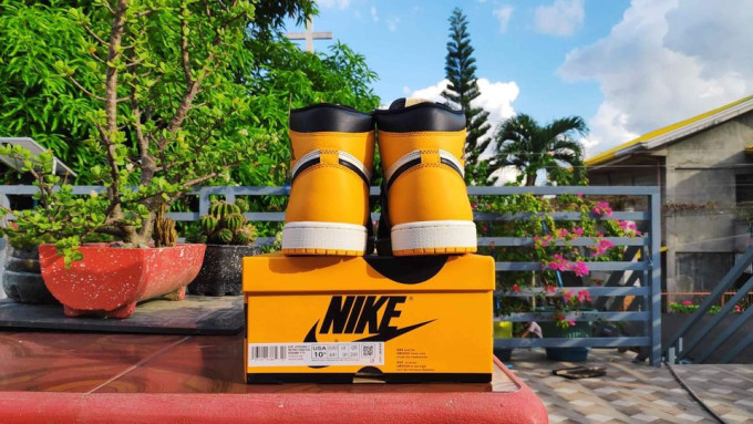 Air Jordan 1 High Taxi Size 10.5 Mens