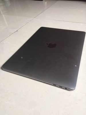 MacBook pro 13inch 8gb 256ssd touchbar 2018