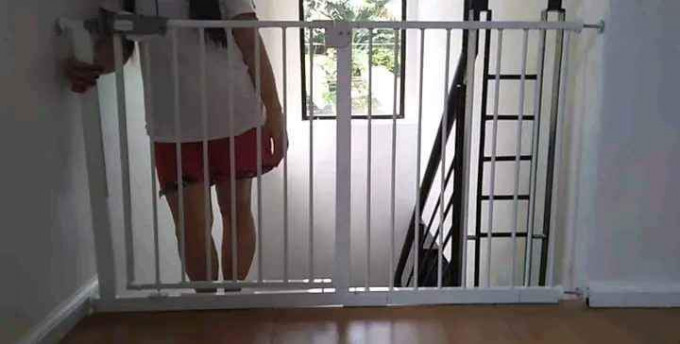 Safety Gate Fence For Baby & Pets Dogs Onhand