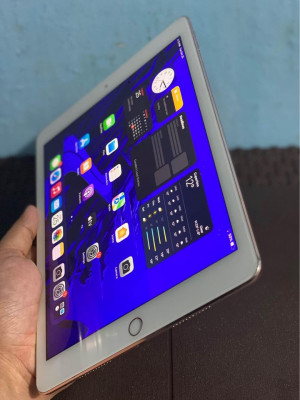 IPAD PRO 32GB ROSEGOLD WIFI 9.7 Inch 1ST GENERATION