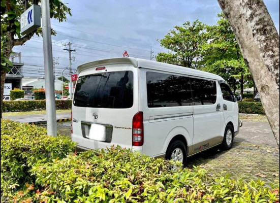 TOYOTA SUPER GRANDIA VAN 2012