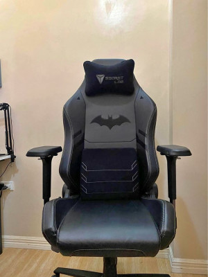 Secretlab Omega Dark Knight Edition