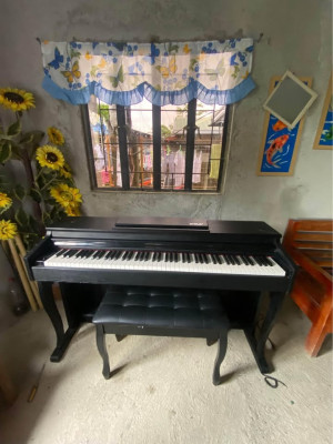 FOR SALE PIANO