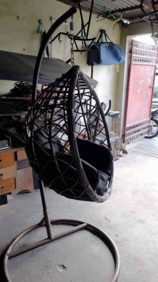 Hanging egg chair