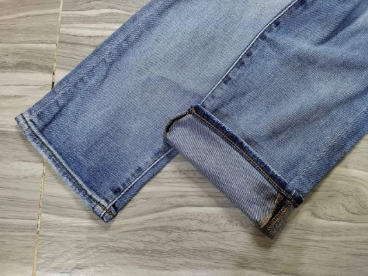 Uniqlo Slim Fit Distress Jeans