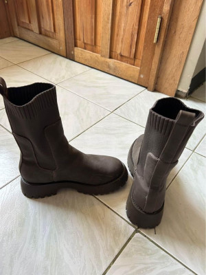 Call it spring brand (sister company of Aldo) chunky boots size 36 can fit to 35