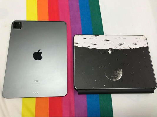 iPad Pro 11" M1 128 GB Space Gray with Magic Keyboard Bundle