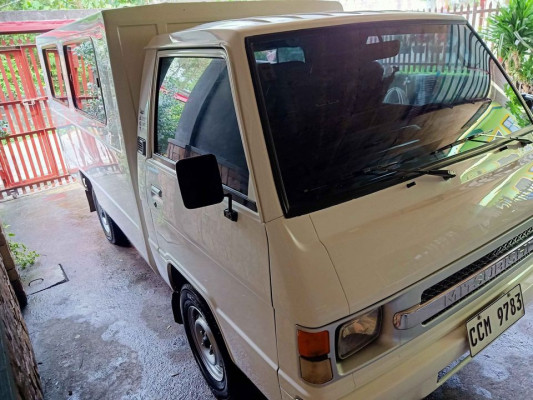 2016 Mitsubishi l300 fb exceed dual ac