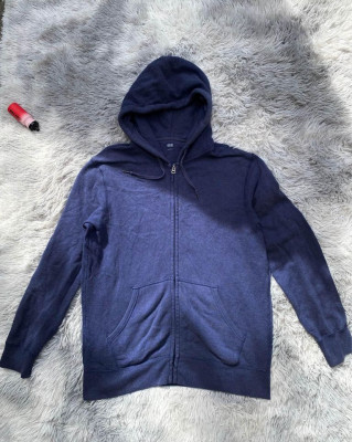 UNIQLO ZIP-UP HOODIE