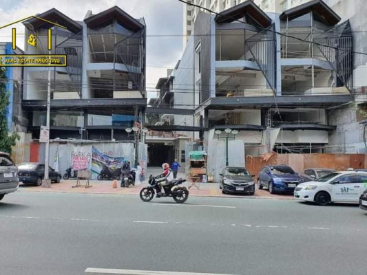 BRAND NEW MODERN DESIGN -FIVE STOREY WITH FOUR BEDROMS RESIDENTIAL TOWN HOUSE